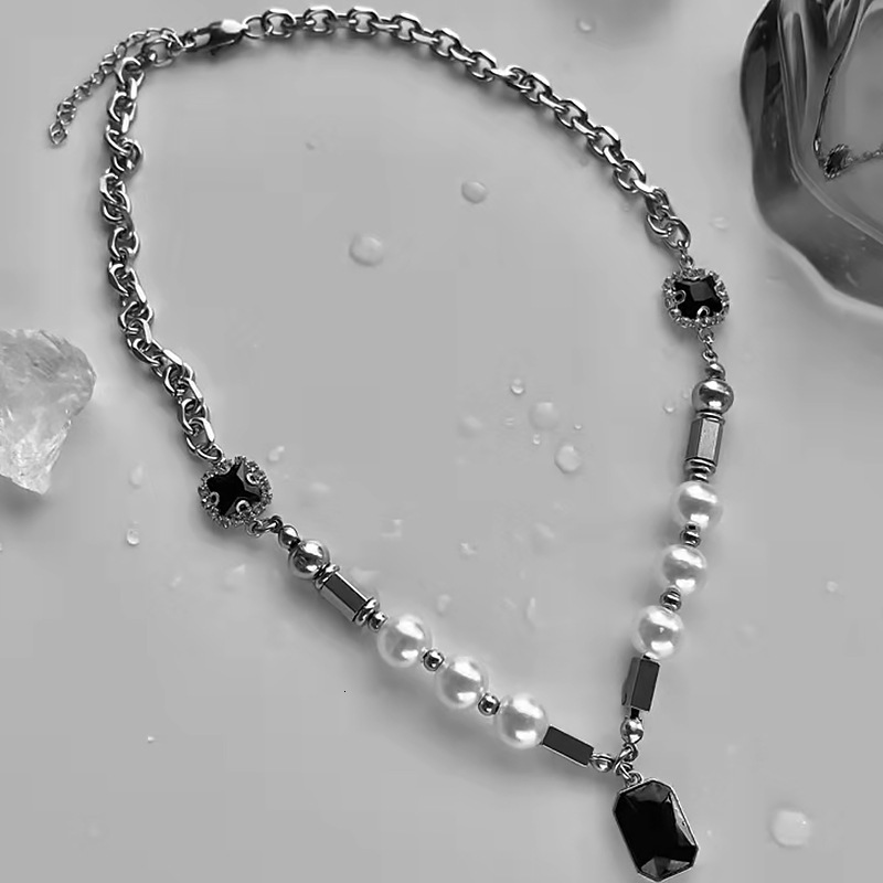 2025 Luxury New Premium Titanium Steel Black Pearl Pendant Hip-Hop Y2K Niche Unisex Couple Statement Necklace Versatile Stylish Design