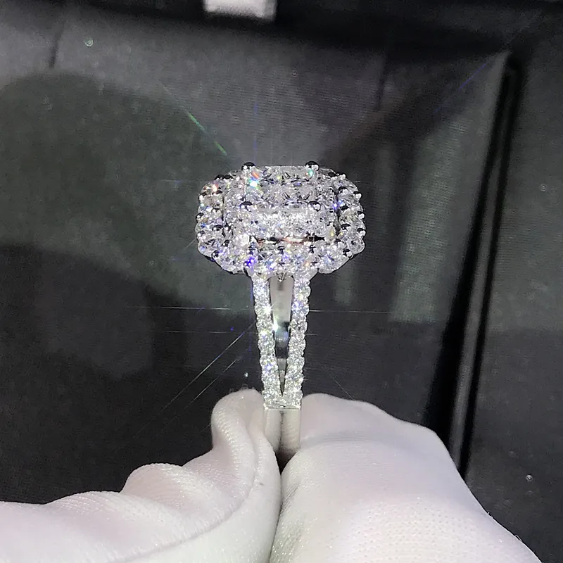 Luxurious Engagement Diamond Alternative: Feminine Bands Featuring Sparkling Clear CZ Stones