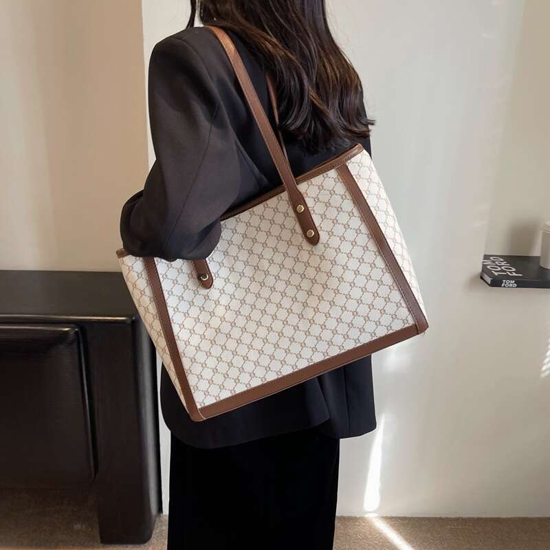 High-end Fashionable Versatile Handbag for Women 2025 New Trendy Internet Celebrity Shoulder Large Capacity Tote Bag