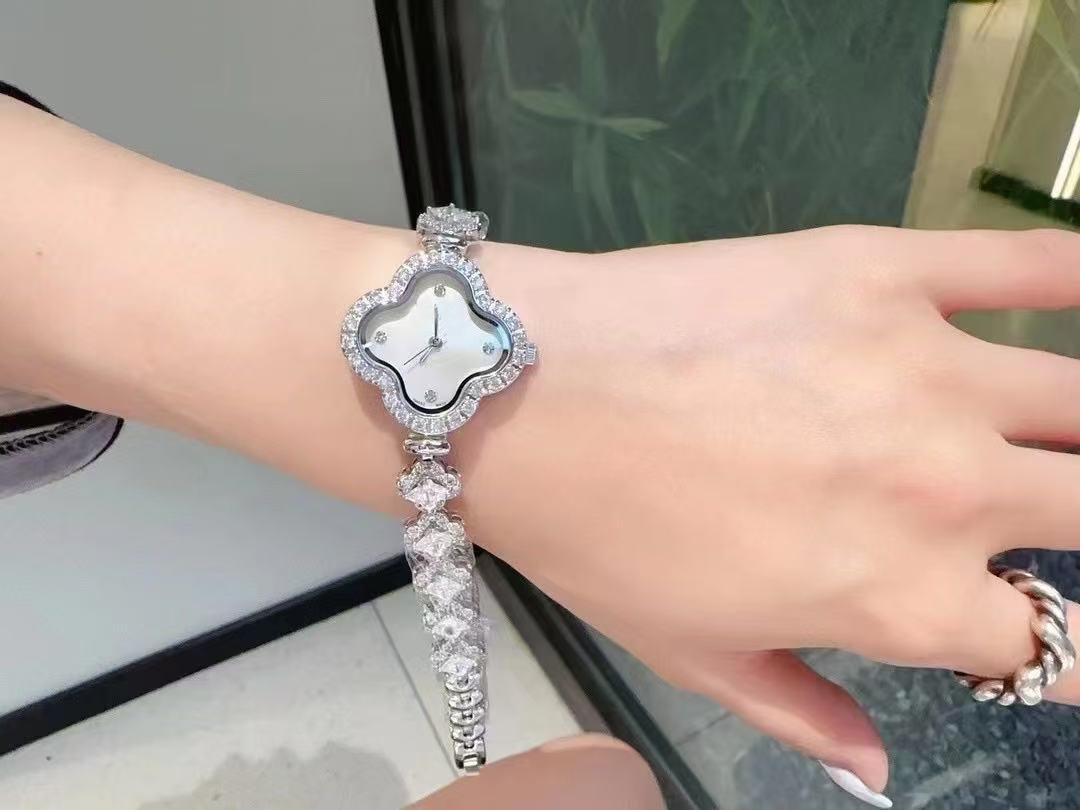 Bracelets Bracelet watch High quality Watch product women men shoes bag Jewelry watches clothes pants D11