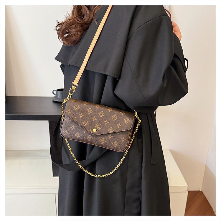 Free Shipping Designer Super Popular Retro Small Luxury Bag Bag For Women Winter New Niche Old Flower Chain Envelope Bag High-end Single Shoulder Cros