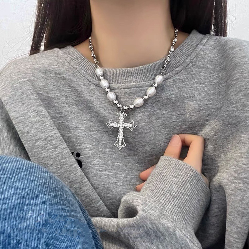 2025 Luxury Premium Niche Sweet-Cool Cross Pearl Pendant Trendy Hip Hop Y2K Sweater Clavicle Statement Chain for Women Silver fashion jewelry necklace