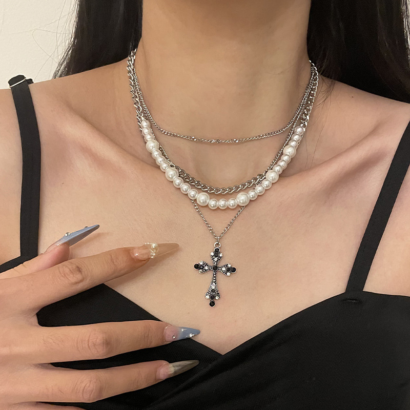 2025 Luxury Premium Unique Multilayer Cross Pearl Niche Design Ins Hip Hop Trendy Cool High End Clavicle Statement Chain for Women