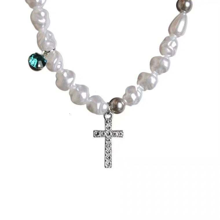 2025 Luxury Premium Hip Hop Trendy Y2K Irregular Pearl Cross Pendant Unisex Niche Minimalist Versatile Clavicle Statement Chain