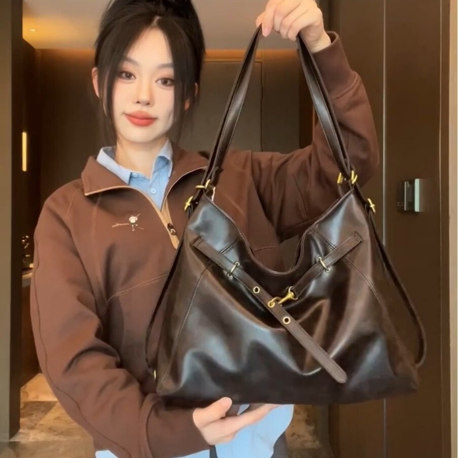 Free Shipping Designer Milad Large Capacity Luxury bag Bag for Women 2024 New Autumn Casual Versatile Backpack Commuter Tote Bag