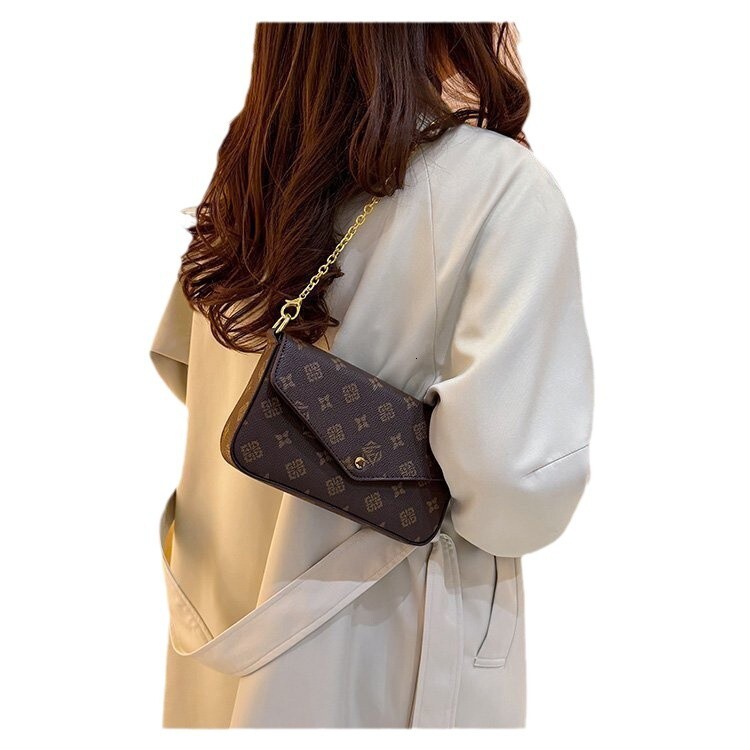 Free Shipping Designer Super Popular Retro Small Luxury Bag Bag For Women Winter New Niche Old Flower Chain Envelope Bag High-end Single Shoulder Cros