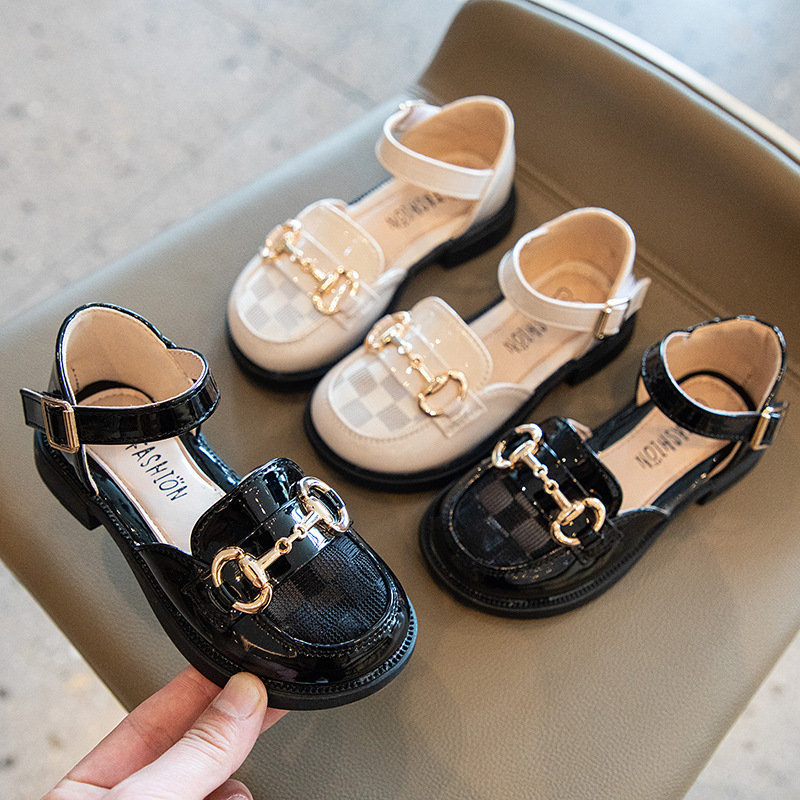 Girls' summer closed-toe sandals 2025 new style small leather shoes with soft soles anti-slip princess shoes for girls children's single sho