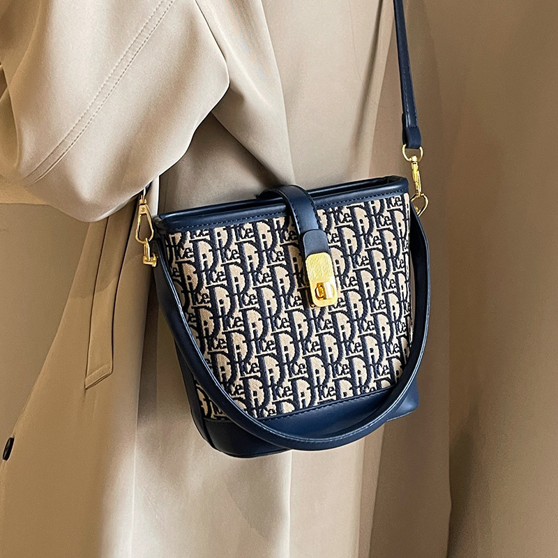 Free shipping 2025 new designer Shoulder totes Bags womans ladies flap girl lady blue fashion casual handbag women crossbody Underarm Bucket Bag