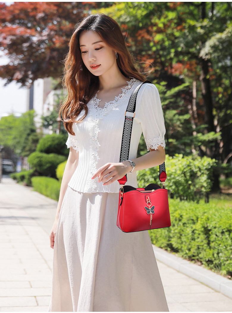 Free Shipping 2025 New Designer Bag High-end Simple Solid Color Large Capacity Bow Pendant Shell Handbag Fashionable And High-quality Shopping Bag