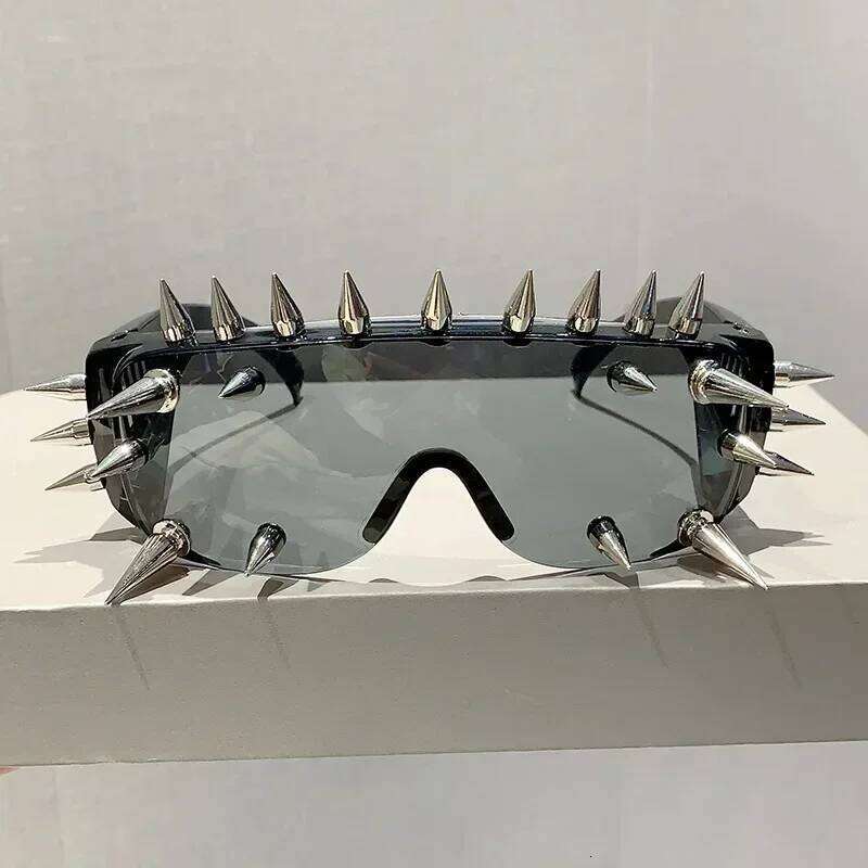 Cyberpunk Demon Metal Rivet Party Sunglasses Steampunk Punk for Women Men Designer Sun Glasses Shade Eyewear