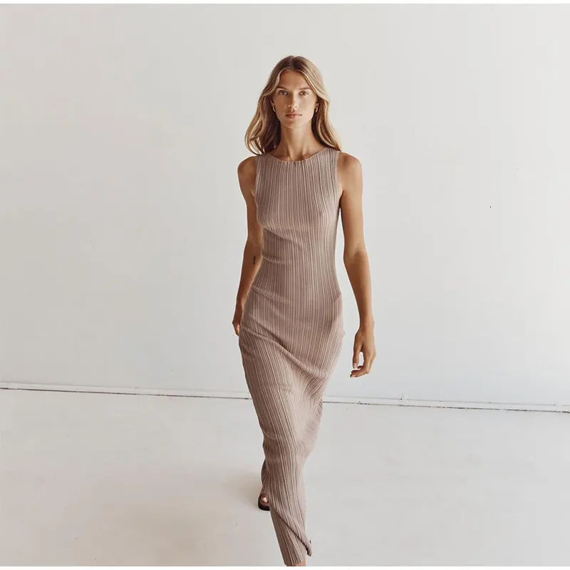 Sleeveless Knitted Pit Stripe Dress Women Round Collar High Waist Summer Bodycon Dress Casual Commuting Long Dresses For Women 250619