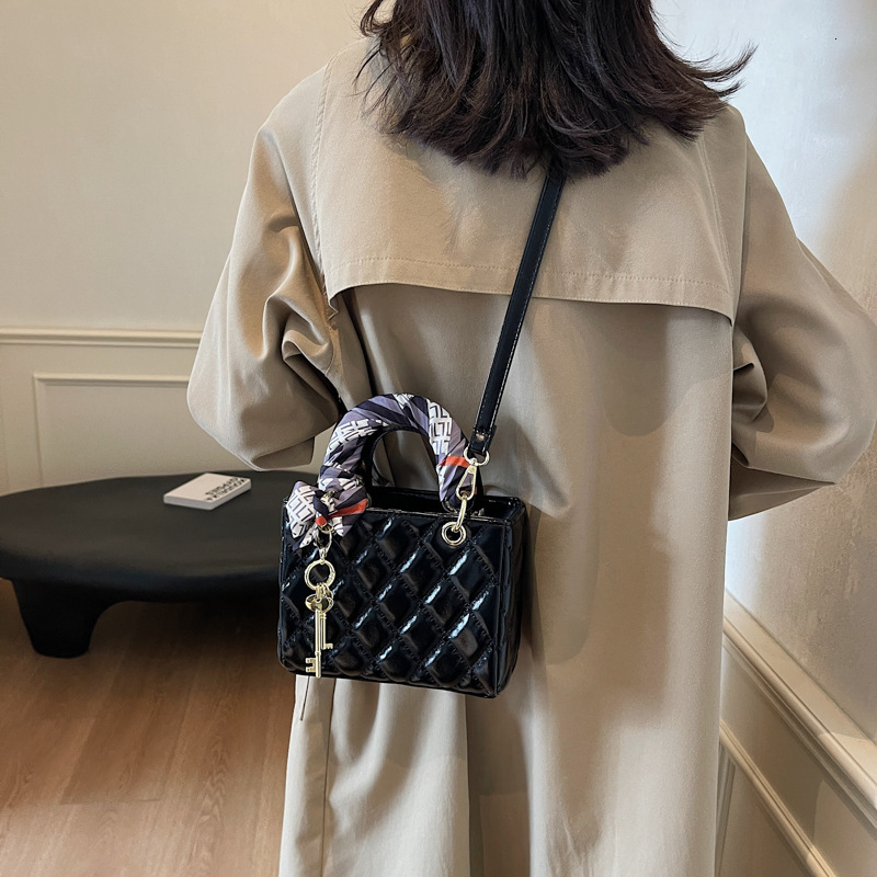 Free Shipping 2025 New Designer Bag High-end Solid Color Patent Leather Multifunctional Women's Handbag Fashionable And High-quality Shopping Bag