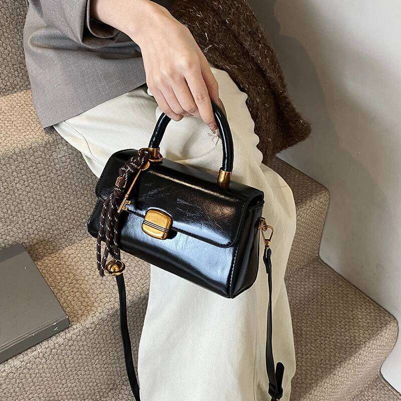 Vintage Fashion Top-Handle Bags For Women Flap Shape Shoulder Crossbody Bag With Pendant 2024 Winter New Designer Handbag