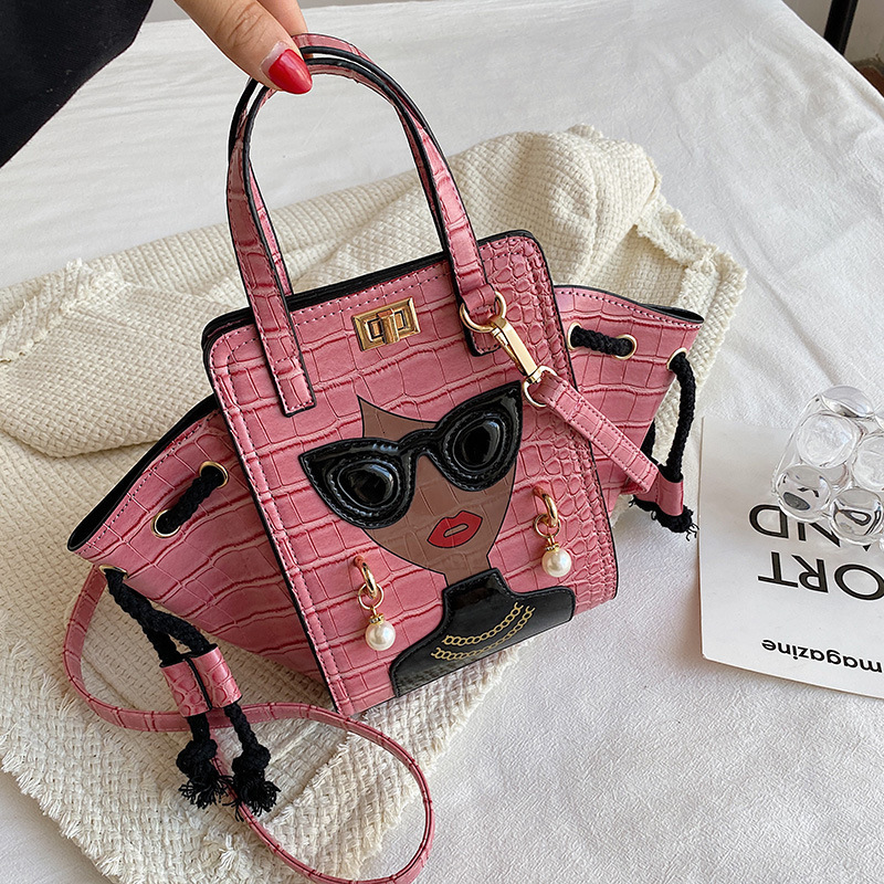 Wing Bag 2025 Fashion Womens Glasses Handbag Lock Shoulder Crossbody Bag Bat Bag241023