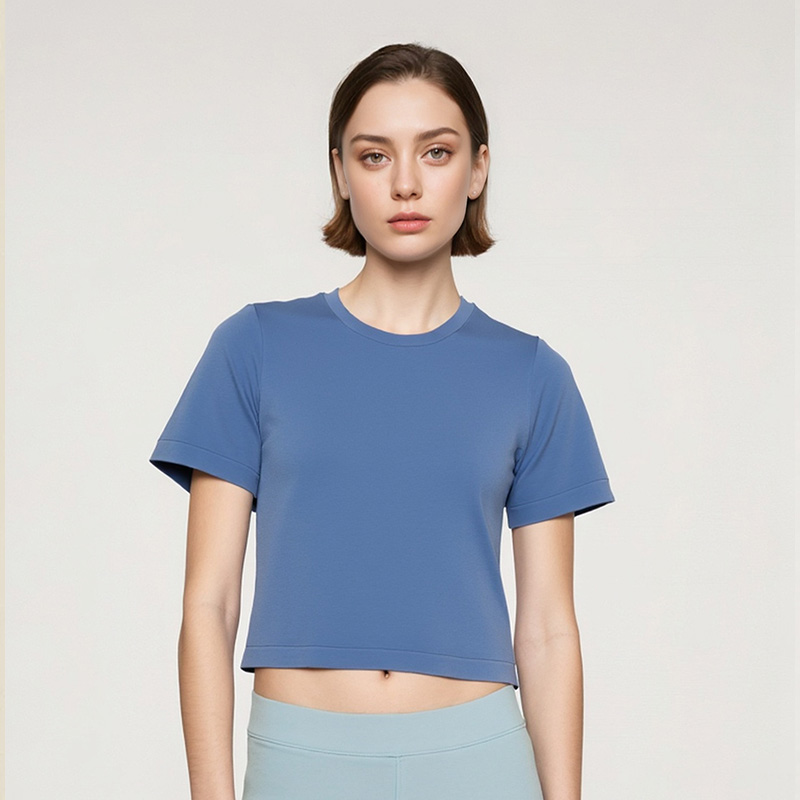 the threedimensional cut is more stylish and the womens classic navy blue round neck tshirt combines fashion and comfort