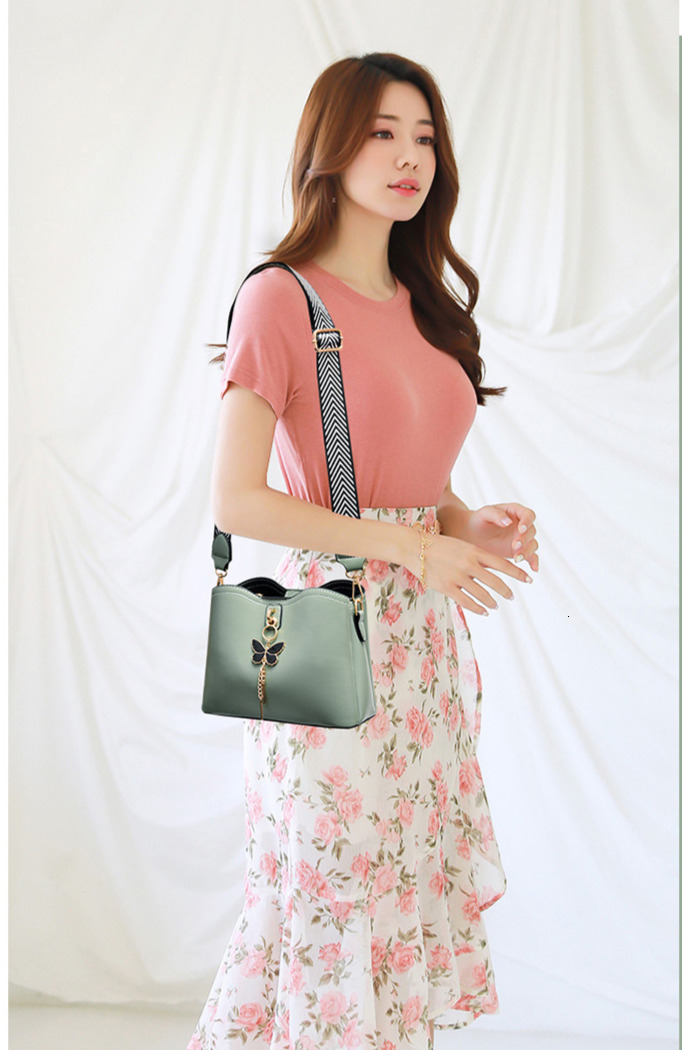 Free Shipping 2025 New Designer Bag High-end Simple Solid Color Large Capacity Bow Pendant Shell Handbag Fashionable And High-quality Shopping Bag