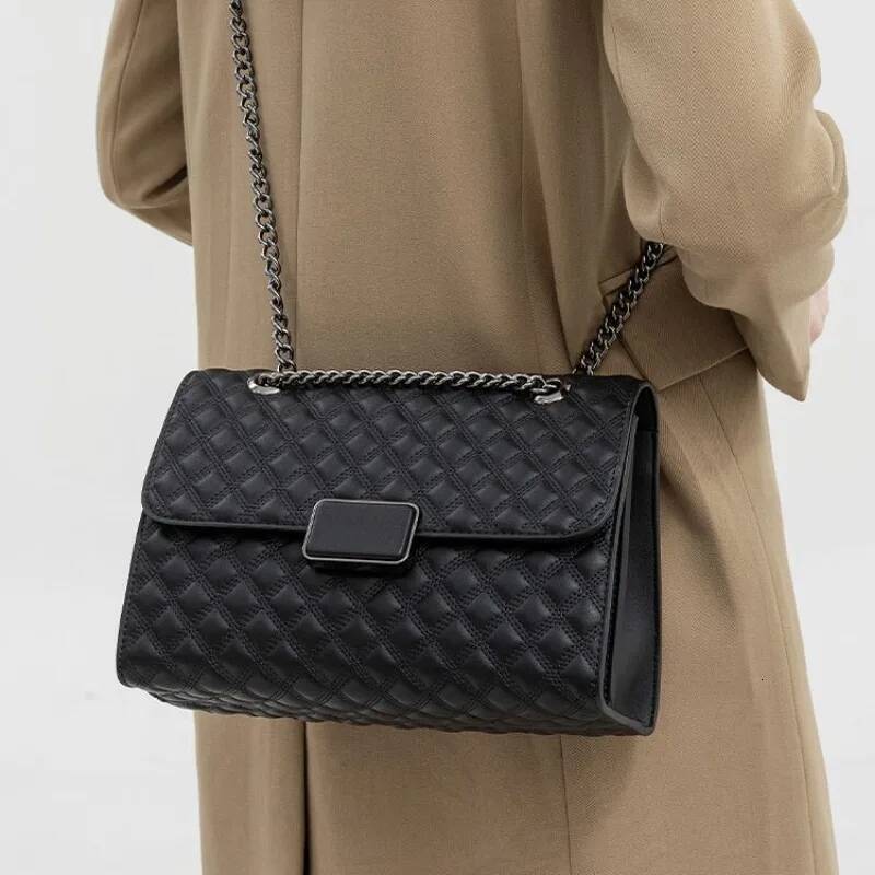 DHGM Women's crossbody simple dia grid chain fashionable shoulder versatile texture, underarm bag, women's