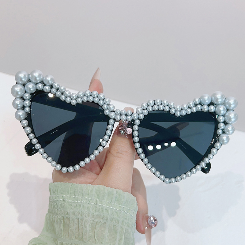 Designer brand sunglasses Oversized Frame Asymmetric Center Pearl-Inlaid Peach Heart Sunglasses UV Protection Luxury Eyewear for Women