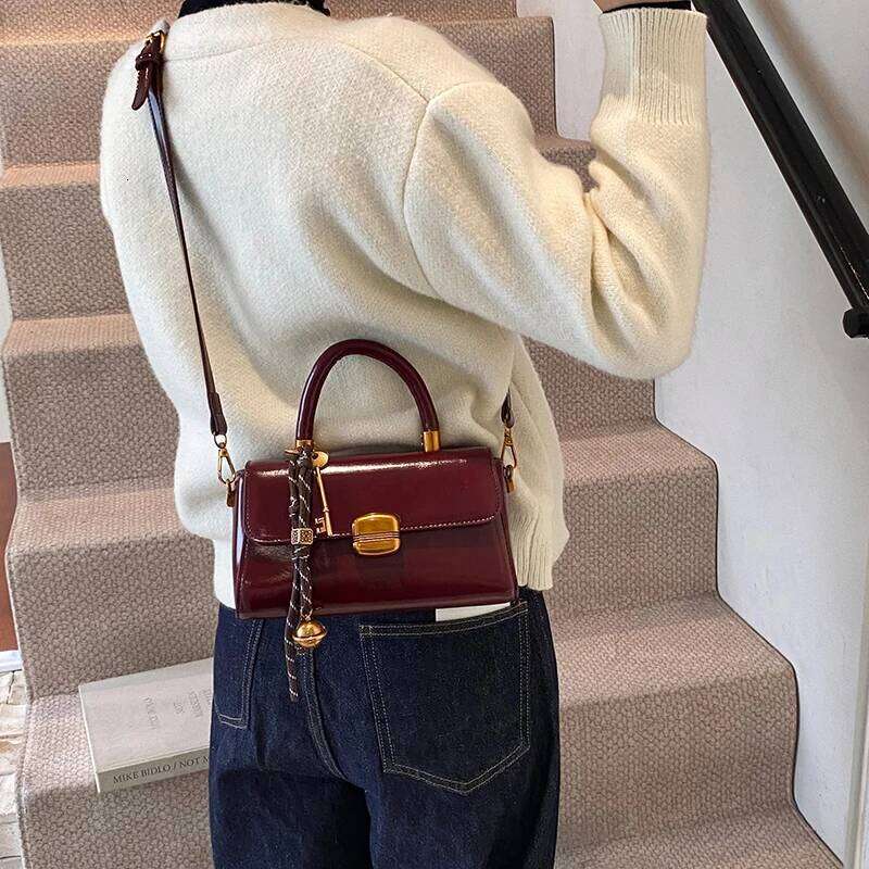 Vintage Fashion Top-Handle Bags For Women Flap Shape Shoulder Crossbody Bag With Pendant 2024 Winter New Designer Handbag