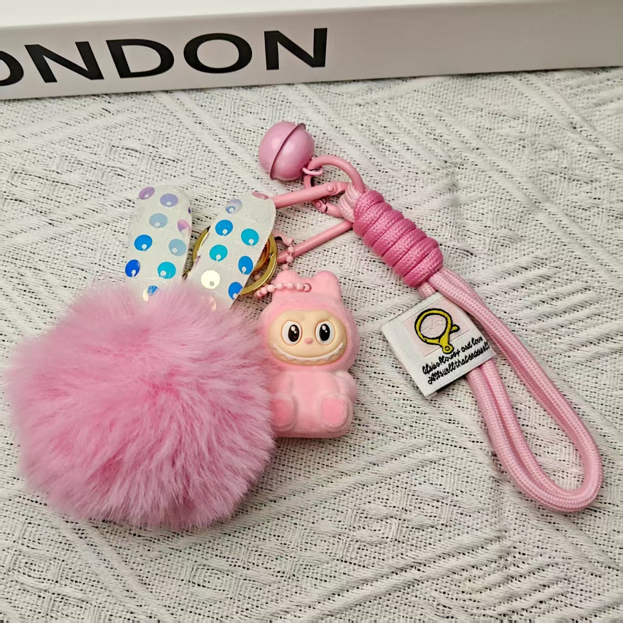Internet Celebrity Trendy Cute Free Delivery Bucktooth Boy Labubu Plush Doll Keychain Designer Keychain Couple Pom-pom Keyring Small Gift Backpack Pen