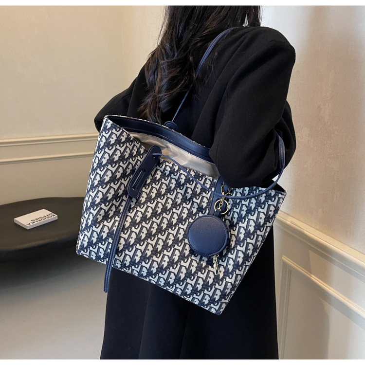 Free shipping 2025 new designer Shoulder totes Bags womans ladies flap girl lady fashion casua blue handbag women crossbody Underarm tote Bag