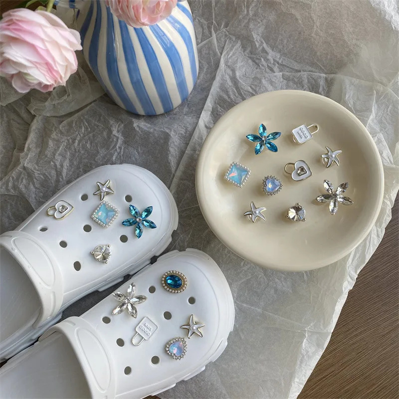 sense of cool in summer Shoe charms flower inlaid with diamonds three dimensional alloy Detachable Clogs accessories 250617