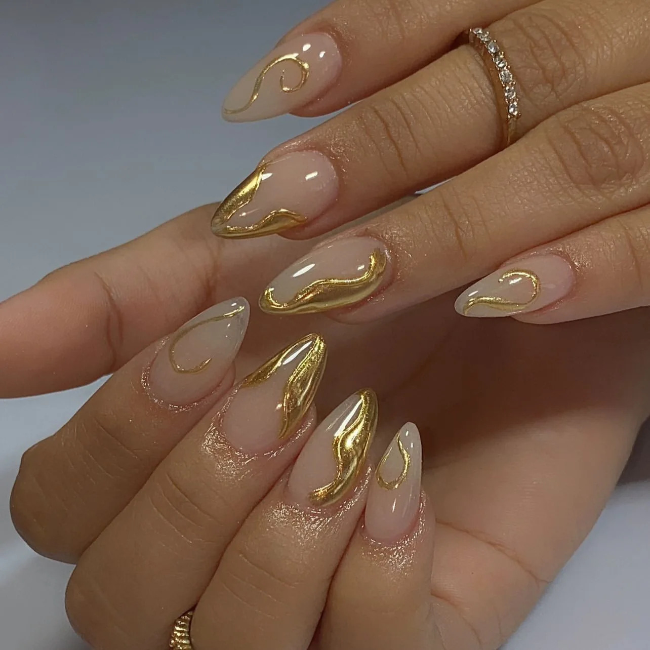 24PCS 3D Golden French Short Almond Press on Nails with Star Patterns Fake Nails for Women Simple Wearable False Nail Art Tools 250611