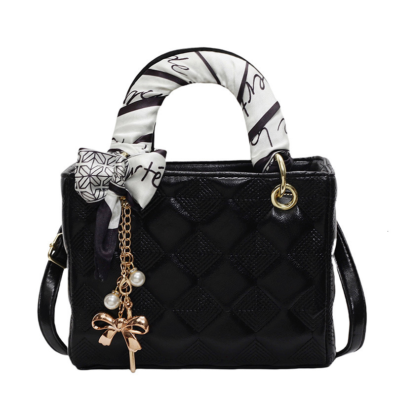 Free Shipping 2025 New Designer Bag Trendy Simple Solid Color Pearl Pendant Women's Handbag Fashion High Quality Shopping Bag