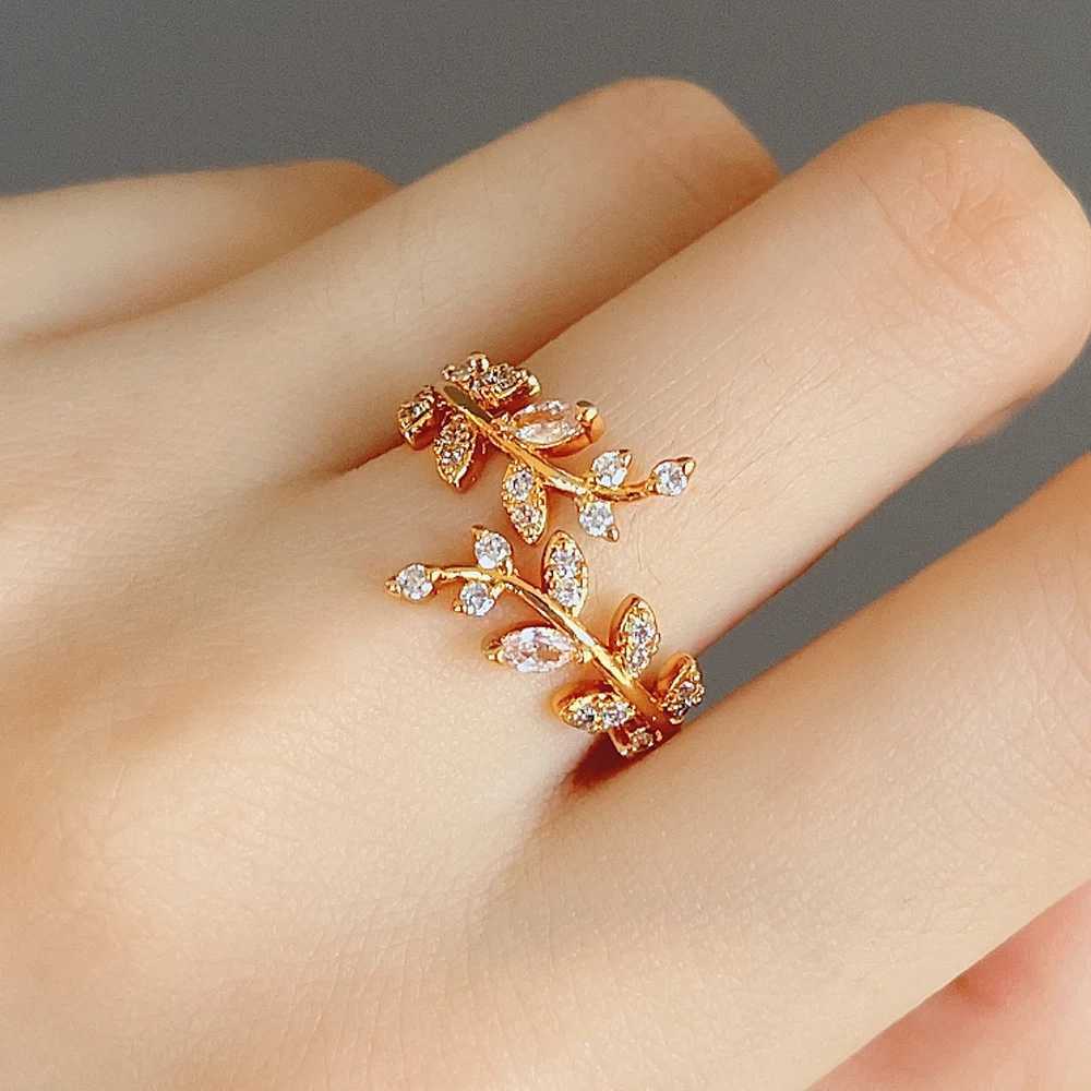 Huitan Fancy Leaf Design Adjustable Opening Rings for Women Sparkling Cubic Zirconia Olive Ring Party Daily Wear Fashion Jewelry M250620