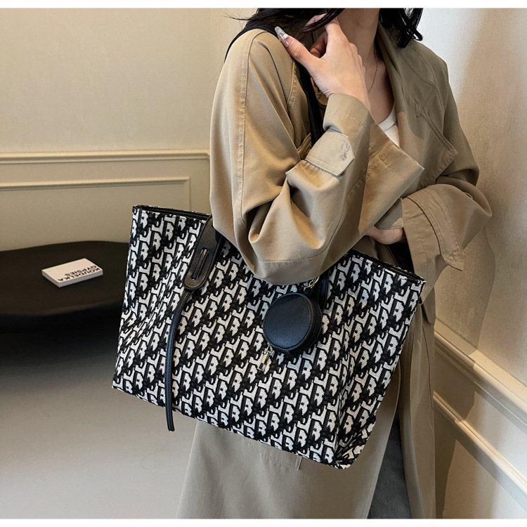 Free shipping 2025 new designer Shoulder totes Bags womans ladies flap girl lady fashion casua blue handbag women crossbody Underarm tote Bag