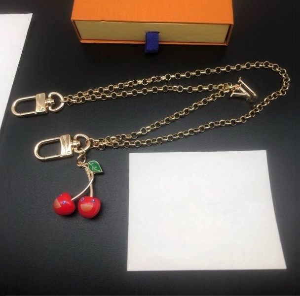Luxurys bag chain designer keychain cherry gold chain Women Buckle jewelry Keyring Bags Pendant couple charm Car Key good