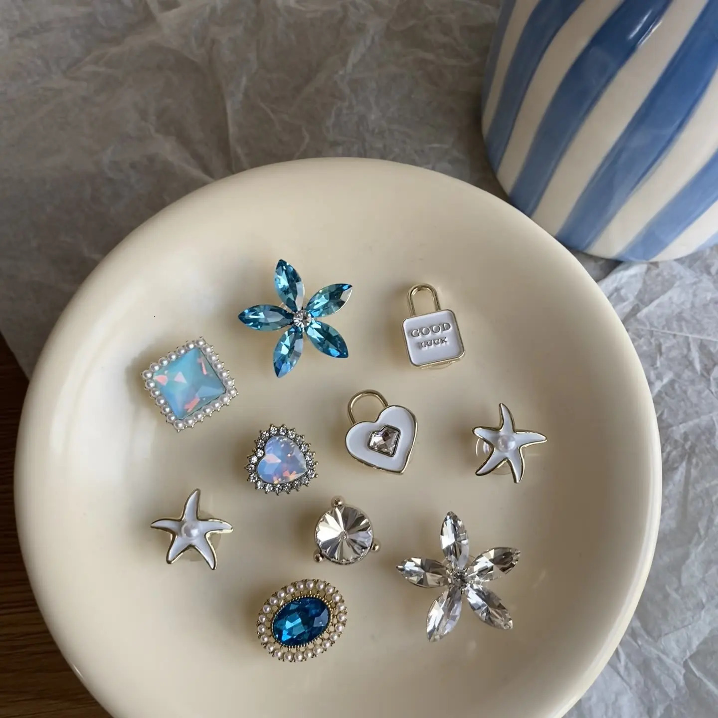 sense of cool in summer Shoe charms flower inlaid with diamonds three dimensional alloy Detachable Clogs accessories 250617