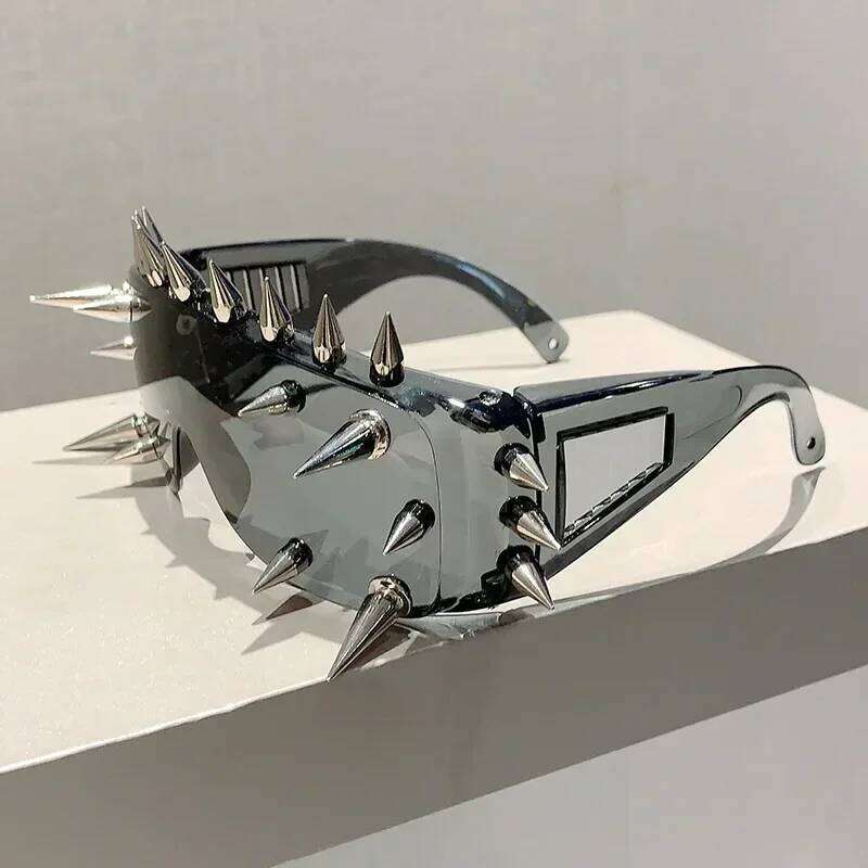 Cyberpunk Demon Metal Rivet Party Sunglasses Steampunk Punk for Women Men Designer Sun Glasses Shade Eyewear