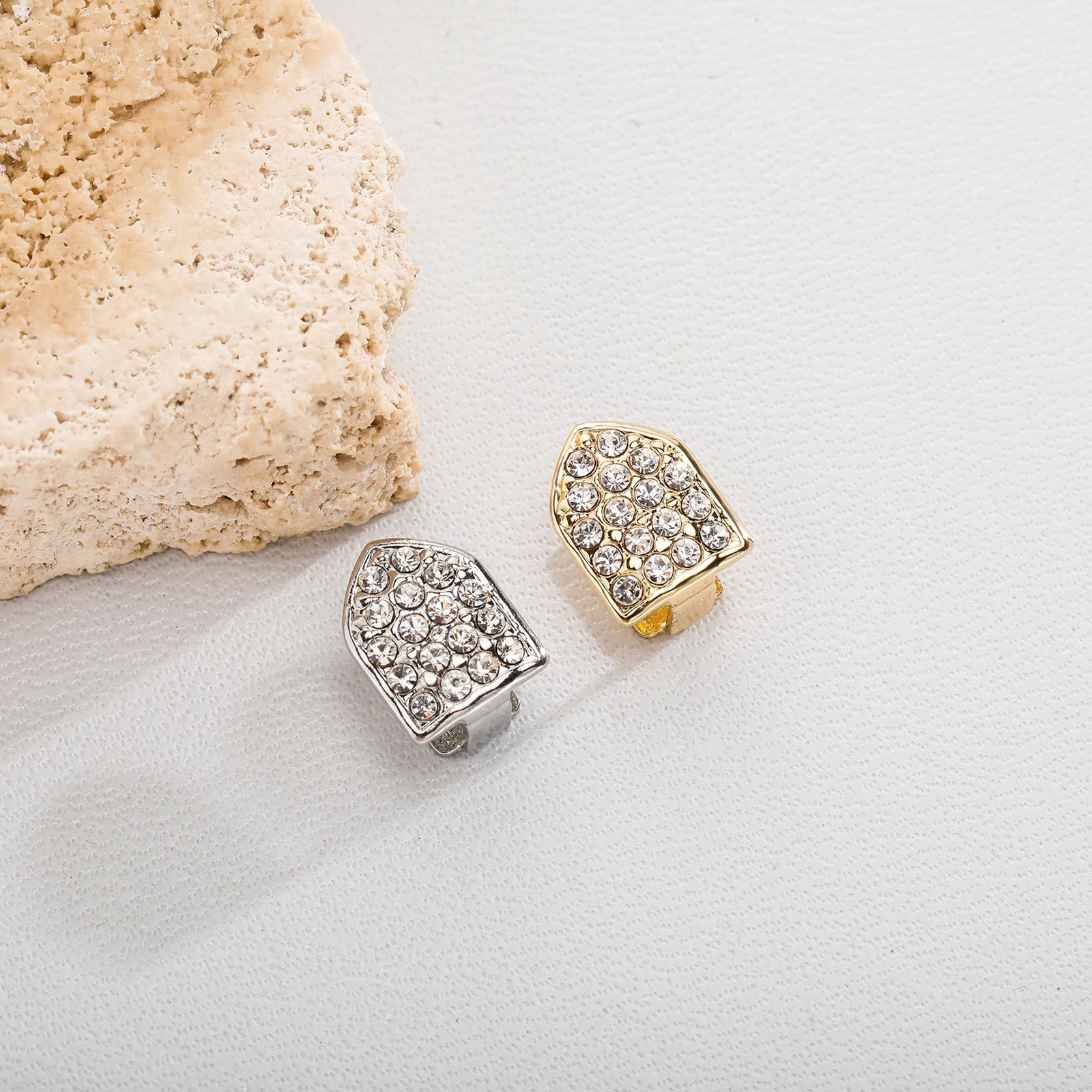 TOP Rapper Single Shackle Teeth Hip Hop Cap Top Bottom Dental Braces Gold Color Metal Personality Tooth Jewelry 250613