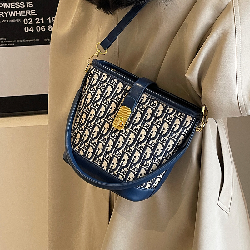 Free shipping 2025 new designer Shoulder totes Bags womans ladies flap girl lady blue fashion casual handbag women crossbody Underarm Bucket Bag