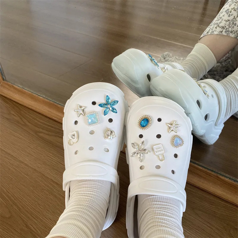 sense of cool in summer Shoe charms flower inlaid with diamonds three dimensional alloy Detachable Clogs accessories 250617