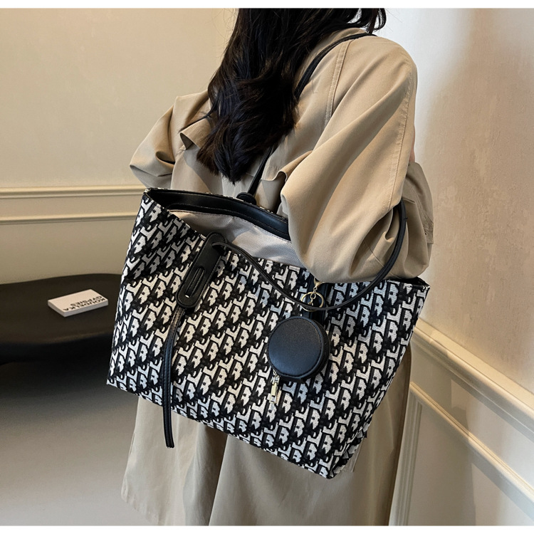 Free shipping 2025 new designer Shoulder totes Bags womans ladies flap girl lady fashion casua blue handbag women crossbody Underarm tote Bag