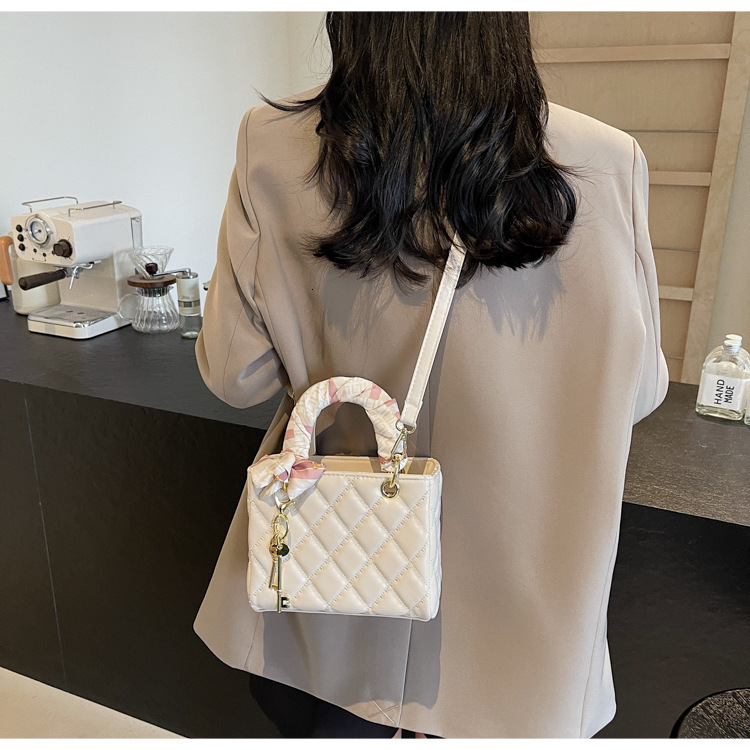 Free Shipping 2025 New Designer Bag High-end Solid Color Patent Leather Multifunctional Women's Handbag Fashionable And High-quality Shopping Bag