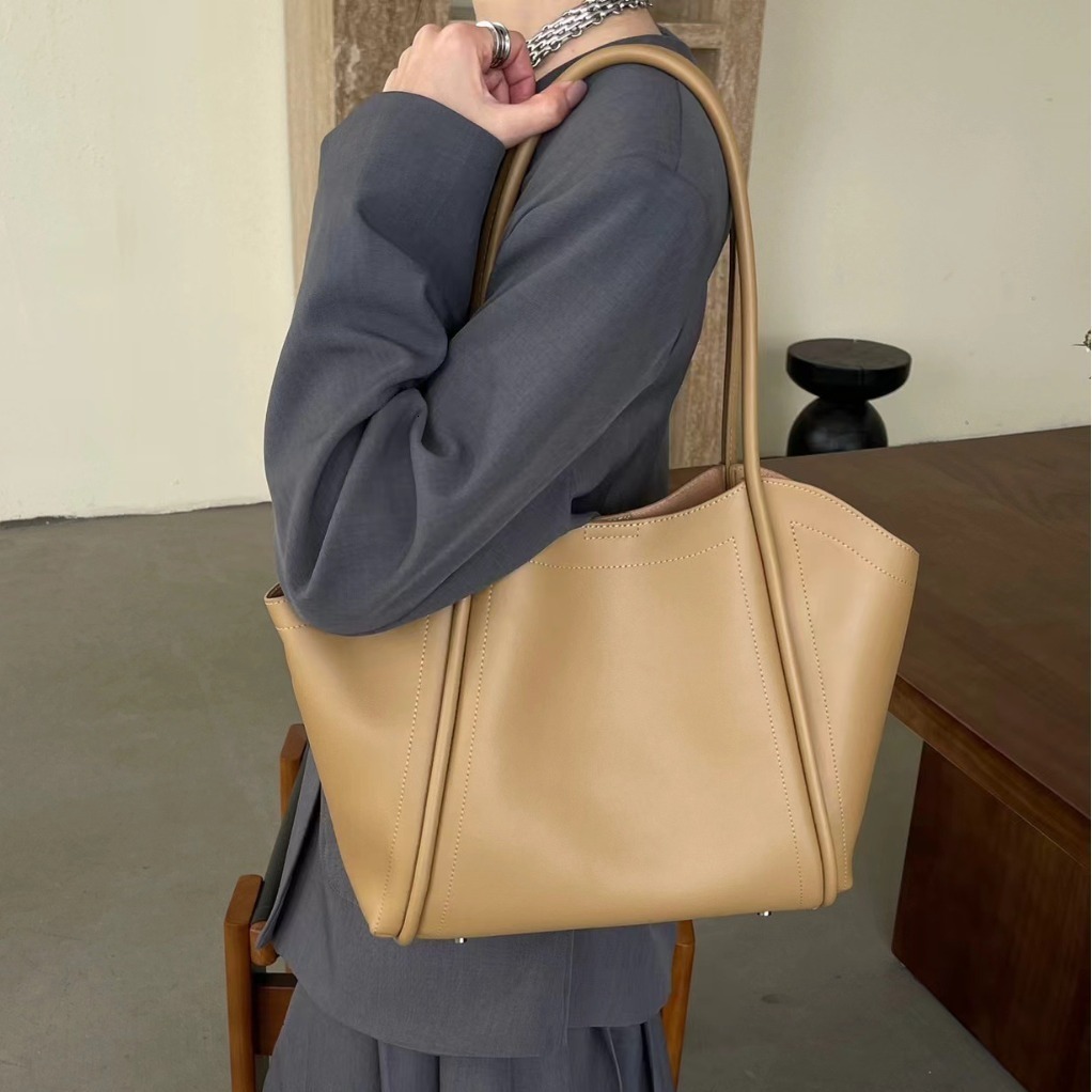 Free Shipping 2025 New Niche Soft Leather Wing Bag For Women Luxury Large Capacity Designer Bags High-end Commuter Genuine Leather Shoulder Cowhide La