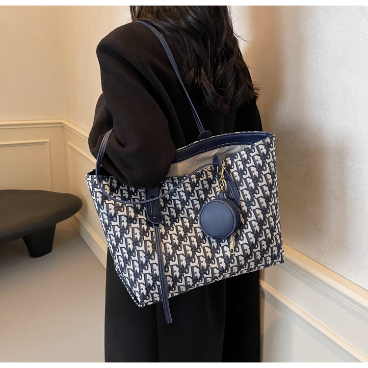 Free shipping 2025 new designer Shoulder totes Bags womans ladies flap girl lady fashion casua blue handbag women crossbody Underarm tote Bag