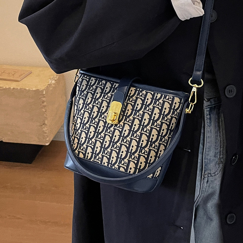 Free shipping 2025 new designer Shoulder totes Bags womans ladies flap girl lady blue fashion casual handbag women crossbody Underarm Bucket Bag