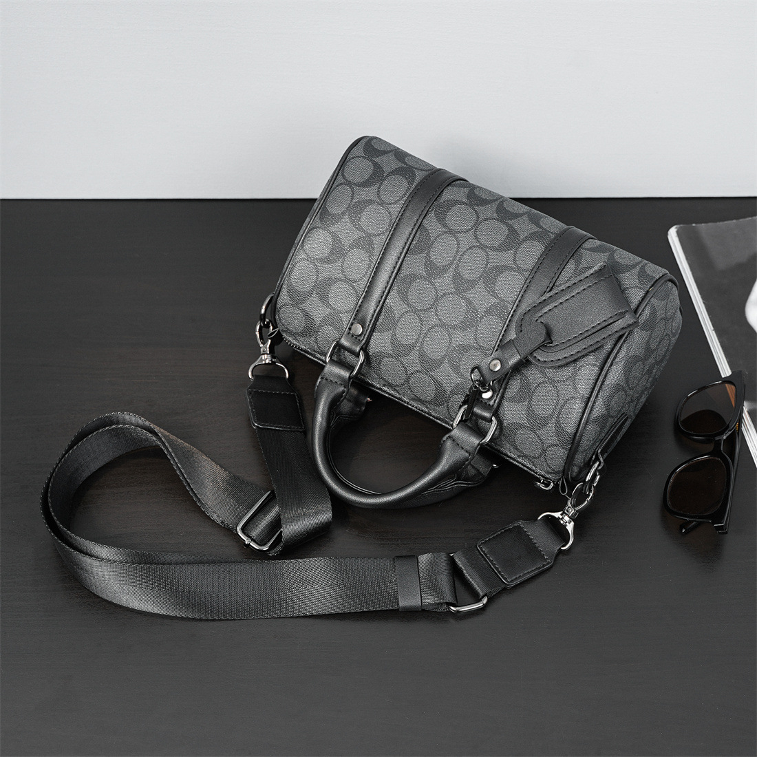 hot Free shipping designer cross body for Men Handbag casual versatile shoulder bag street outdoorcouple shoulder bag travel bag
