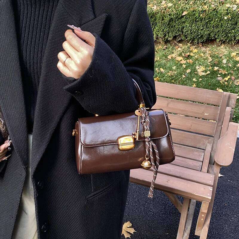 Vintage Fashion Top-Handle Bags For Women Flap Shape Shoulder Crossbody Bag With Pendant 2024 Winter New Designer Handbag