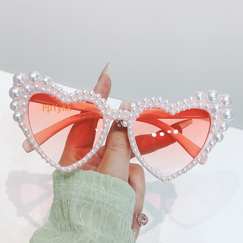Designer brand sunglasses Oversized Frame Asymmetric Center Pearl-Inlaid Peach Heart Sunglasses UV Protection Luxury Eyewear for Women