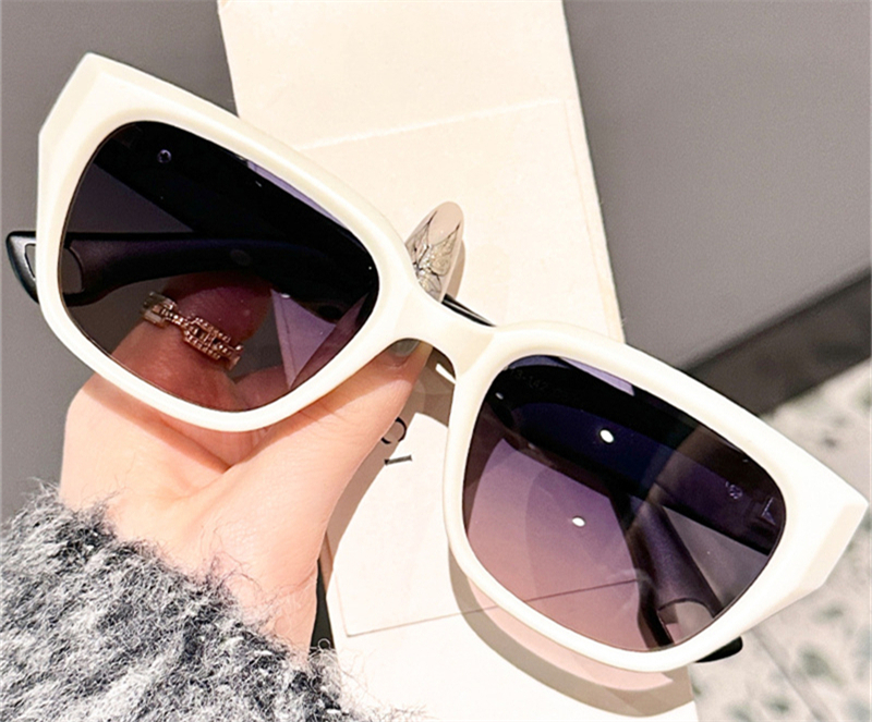 free shipping designer Sunglasses for woman and men Anti-UV daily outdoor Fashion Rectangle white black beach Adumbral
