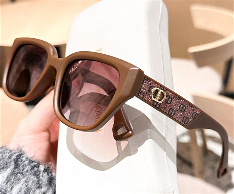 free shipping designer Sunglasses for woman and men Anti-UV daily outdoor Fashion Rectangle white black beach Adumbral