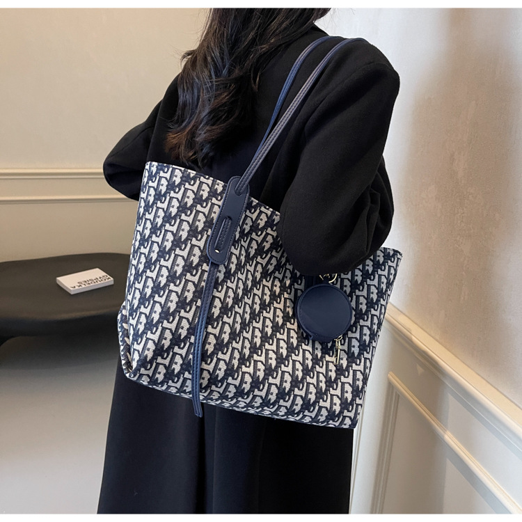 Free shipping 2025 new designer Shoulder totes Bags womans ladies flap girl lady fashion casua blue handbag women crossbody Underarm tote Bag