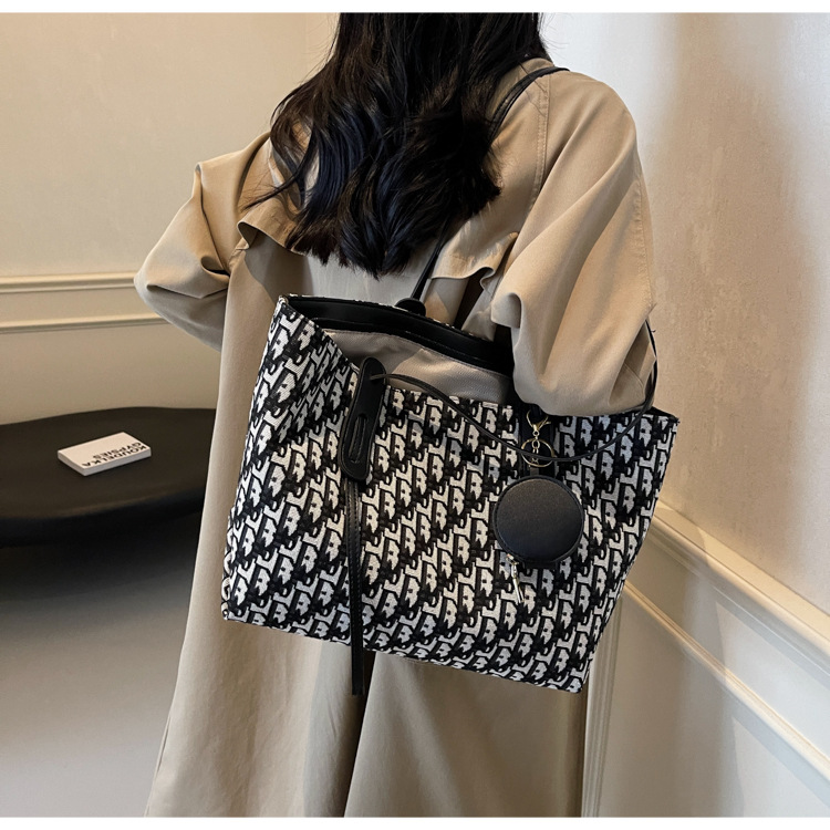 Free shipping 2025 new designer Shoulder totes Bags womans ladies flap girl lady fashion casua blue handbag women crossbody Underarm tote Bag
