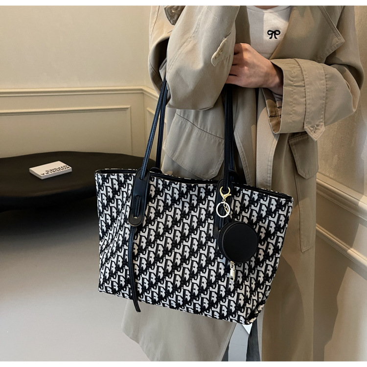 Free shipping 2025 new designer Shoulder totes Bags womans ladies flap girl lady fashion casua blue handbag women crossbody Underarm tote Bag