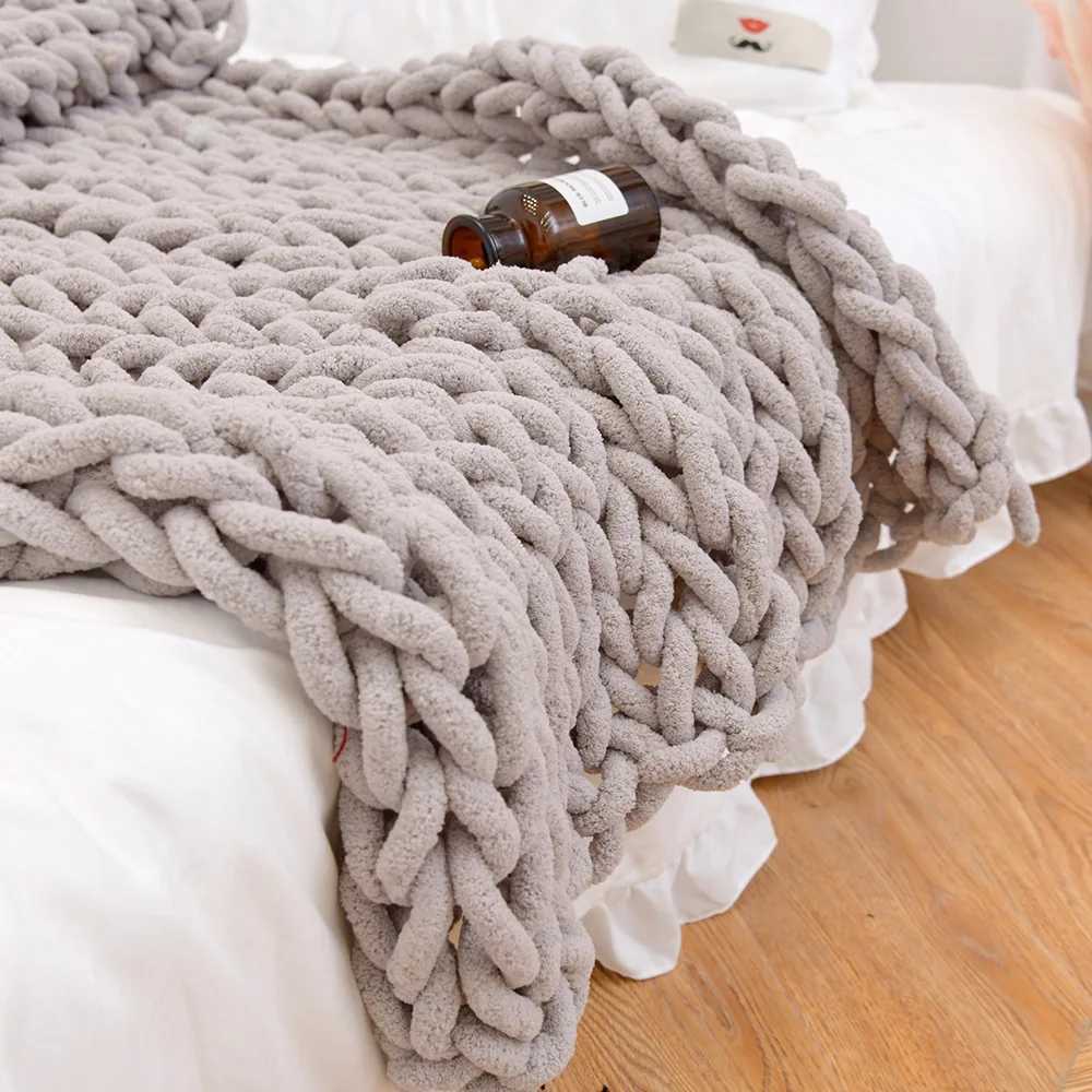 high quality Fashion Hand Chenille Knitted Wool Blanket Thick Yarn Sofa Quilt Office Wearable Comforter Winter Blankets T250620